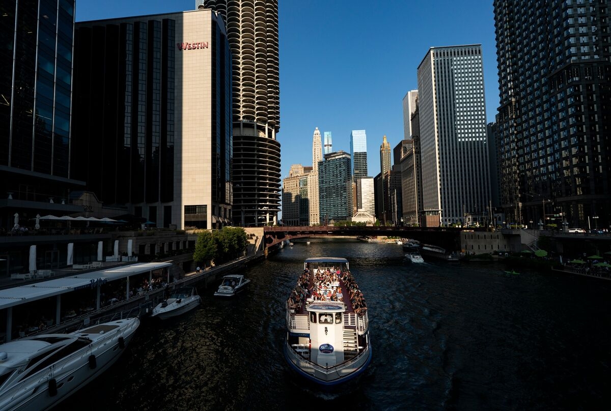 Chicago Schools' Bond Penalty Widens as $734 Million Gap Looms