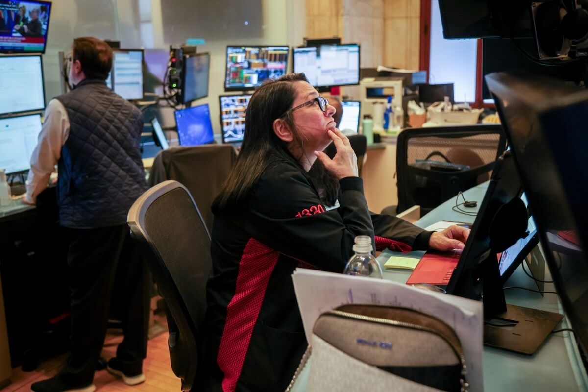 Strong Small-Caps Sales Growth Fails to Dispel Recovery Doubts