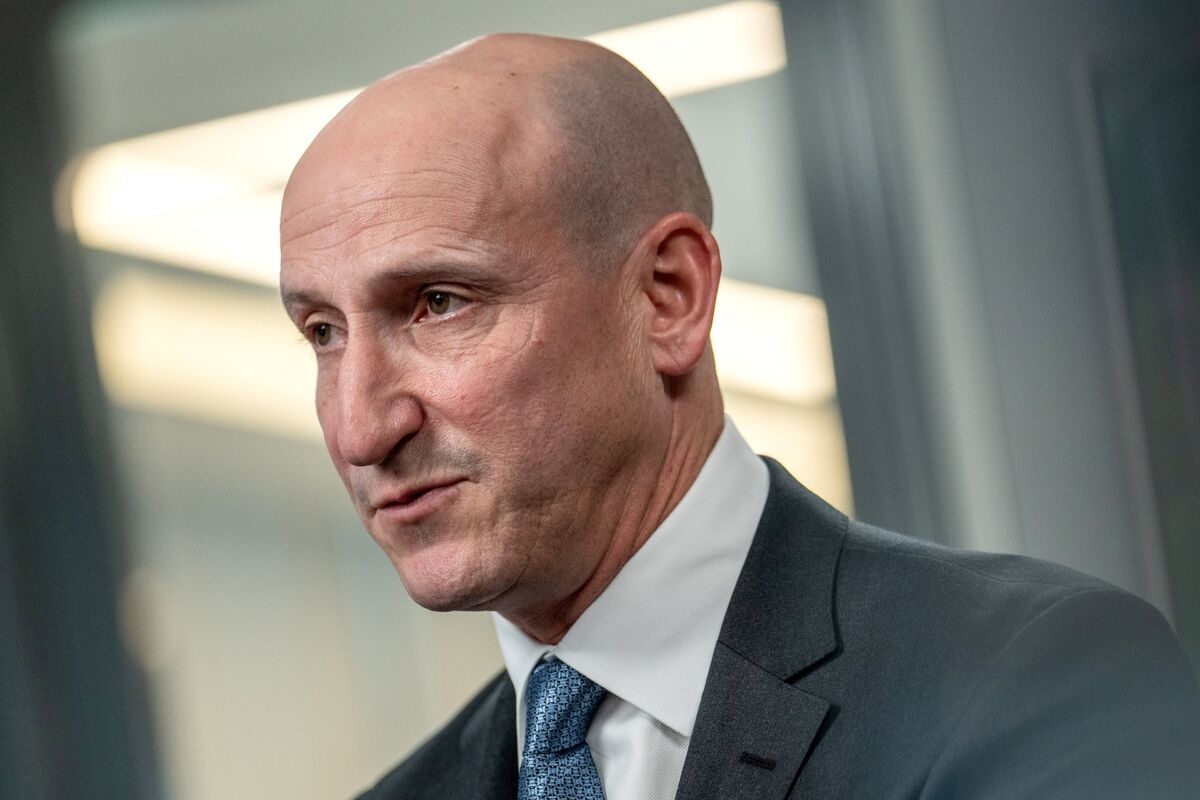 Capital Group's Gitlin Says Investors Diversifying Away From US