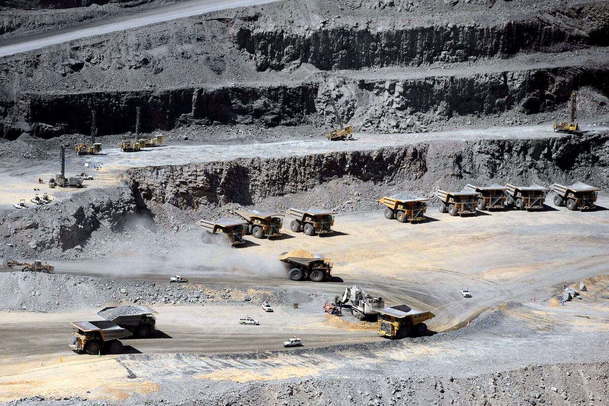 Debswana Halts Some Diamond Output to Save Cash During Downturn