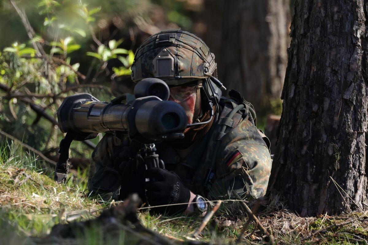 Germany Aims to Lift Defense Outlays Above 3%, Lawmaker Says