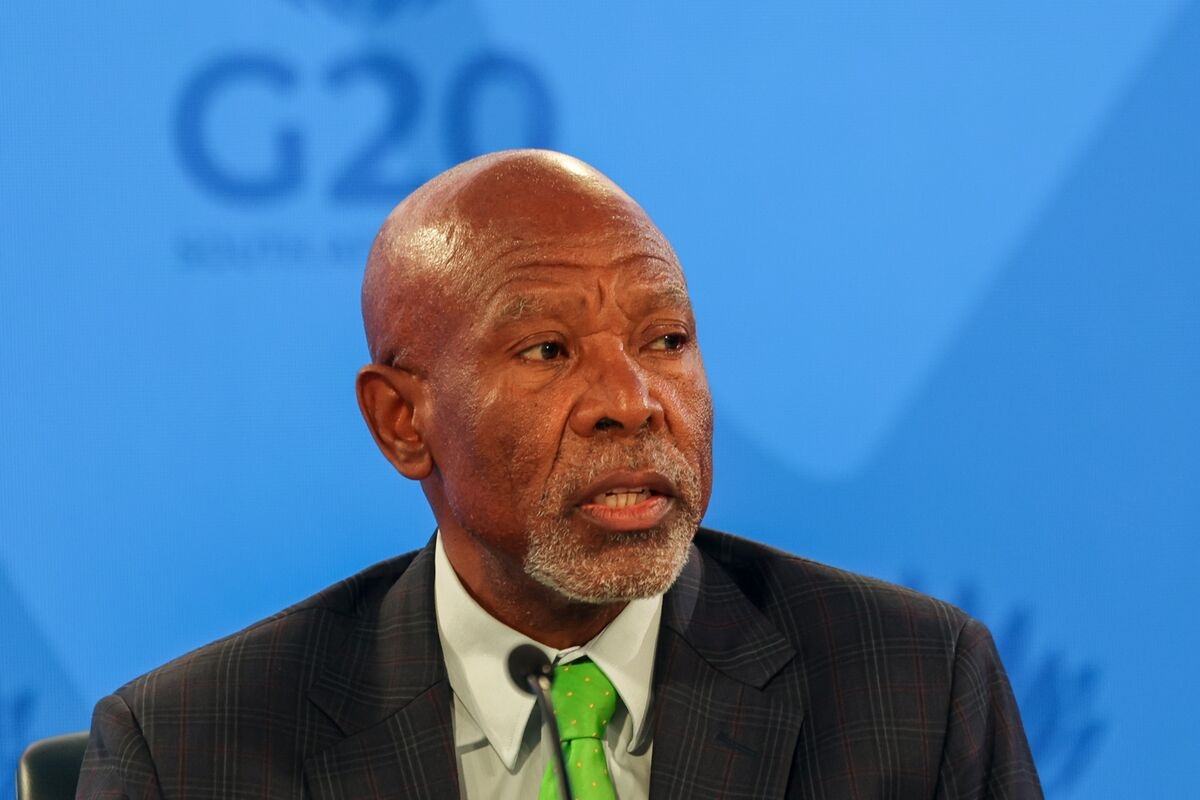 South African Central Bank Cuts Rates on Eve of Trump's Tariffs