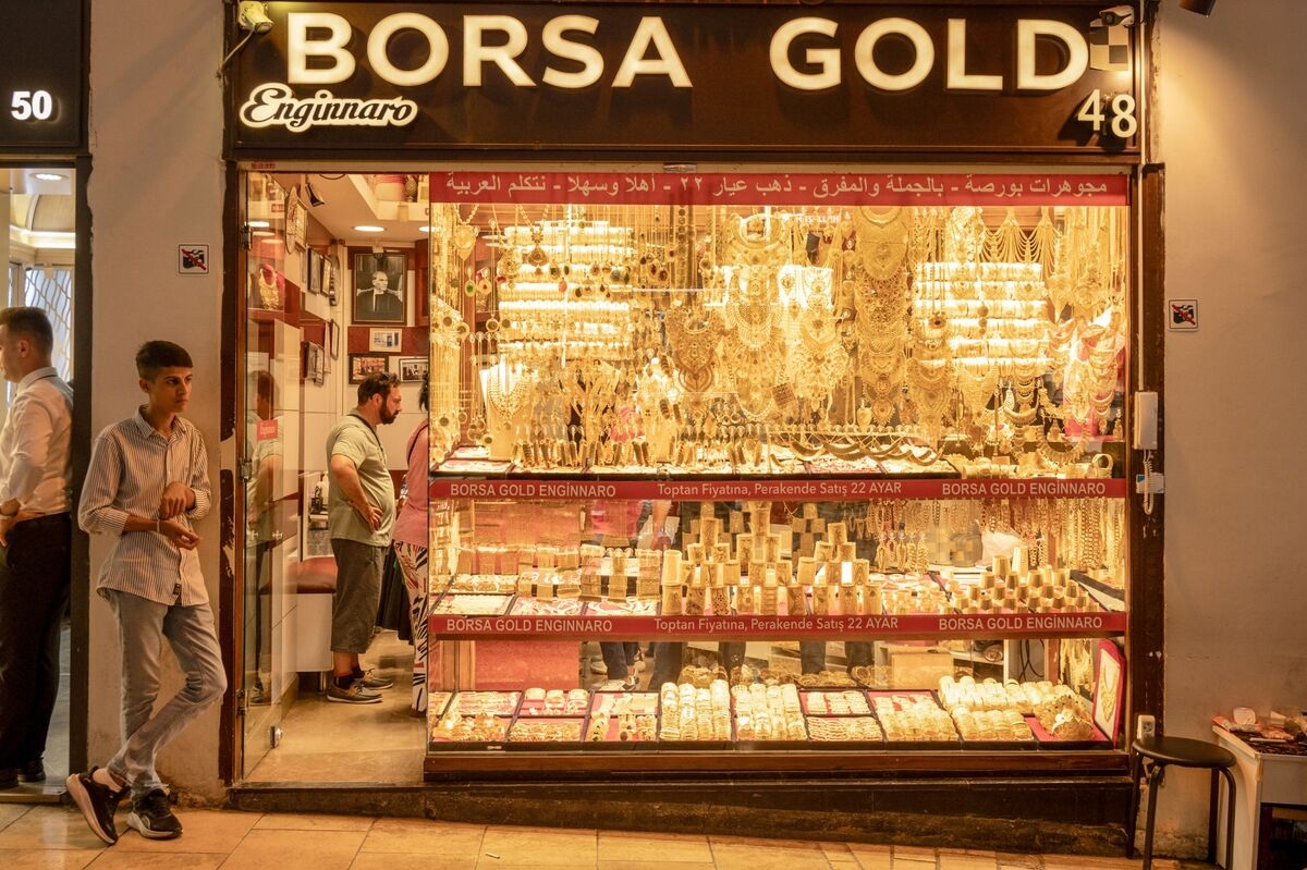 Turkish Gold Contracts Trade at Huge Premiums as Buyers Pile In