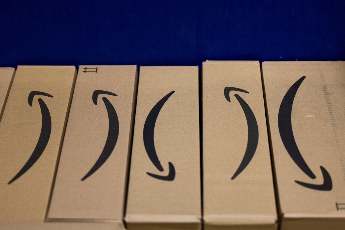 UK Welcomes £40 Billion Amazon Investment Plan in Warehouses
