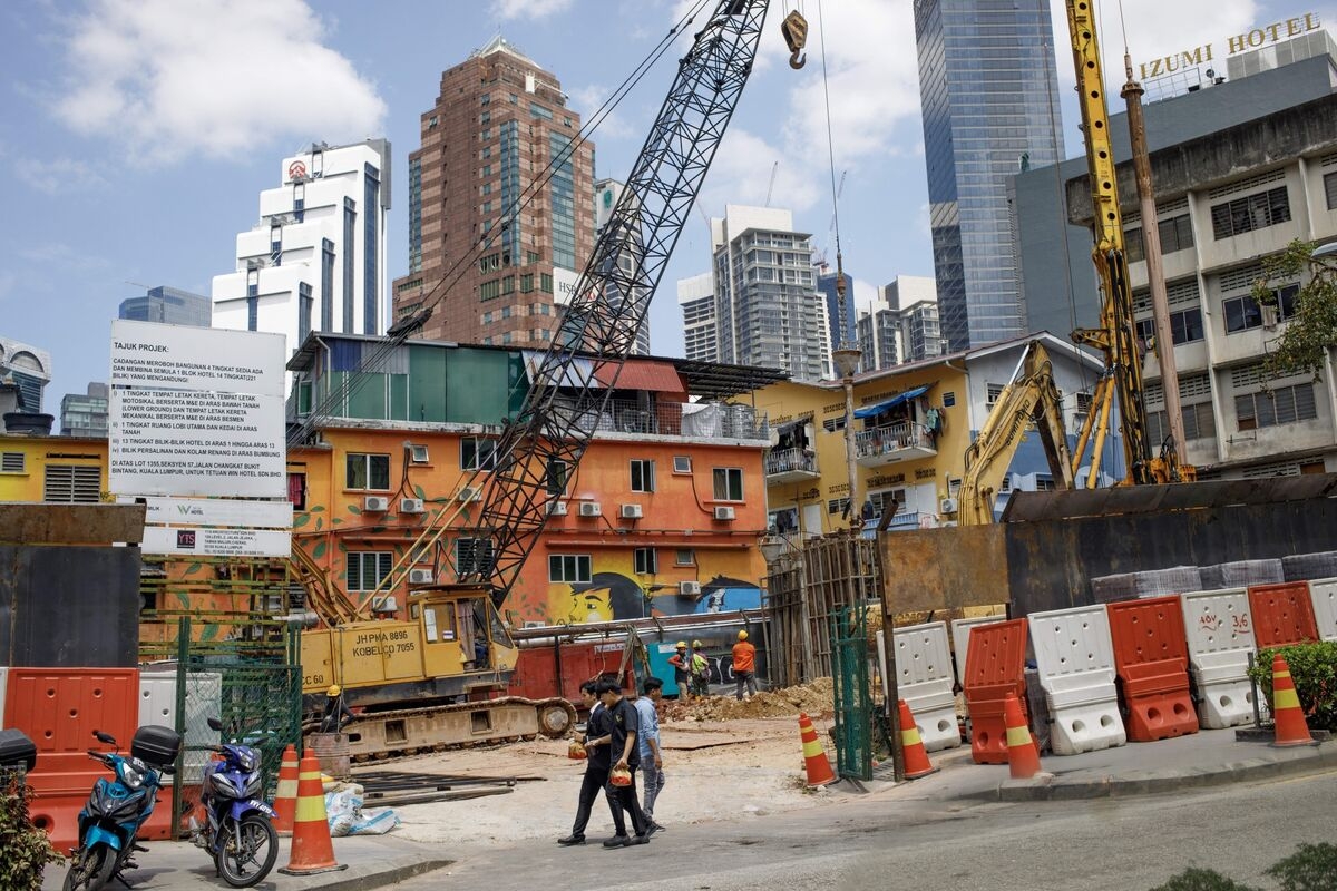 Malaysia to Expand Services Tax From July 1 to Narrow Deficit