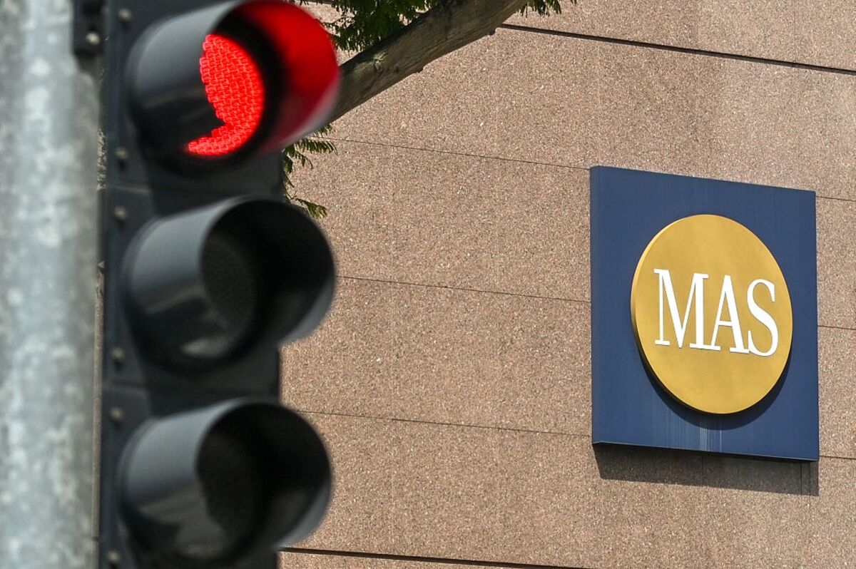 Singapore's MAS Says Chief Didn't Say US Dollar Assets Are Irreplaceable