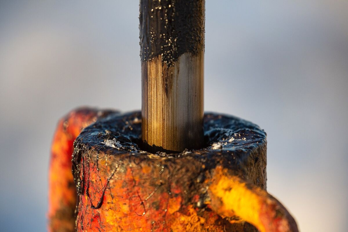Russia's Oil Revenue Falls by Third on Weak Prices, Strong Ruble