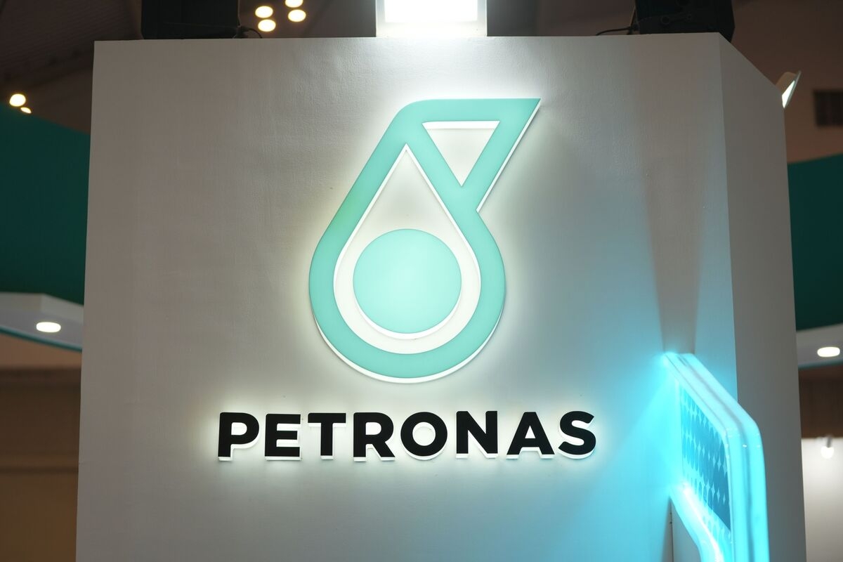 Petronas Is Said to Explore Sale of $7 Billion Canadian Business