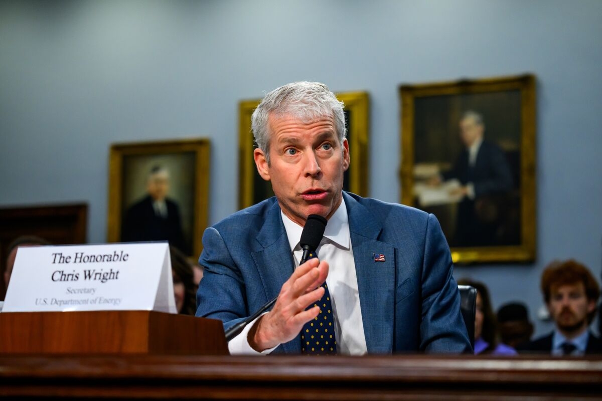 US Energy Secretary Is Trying to Change Blue-State Minds About Fossil Fuels