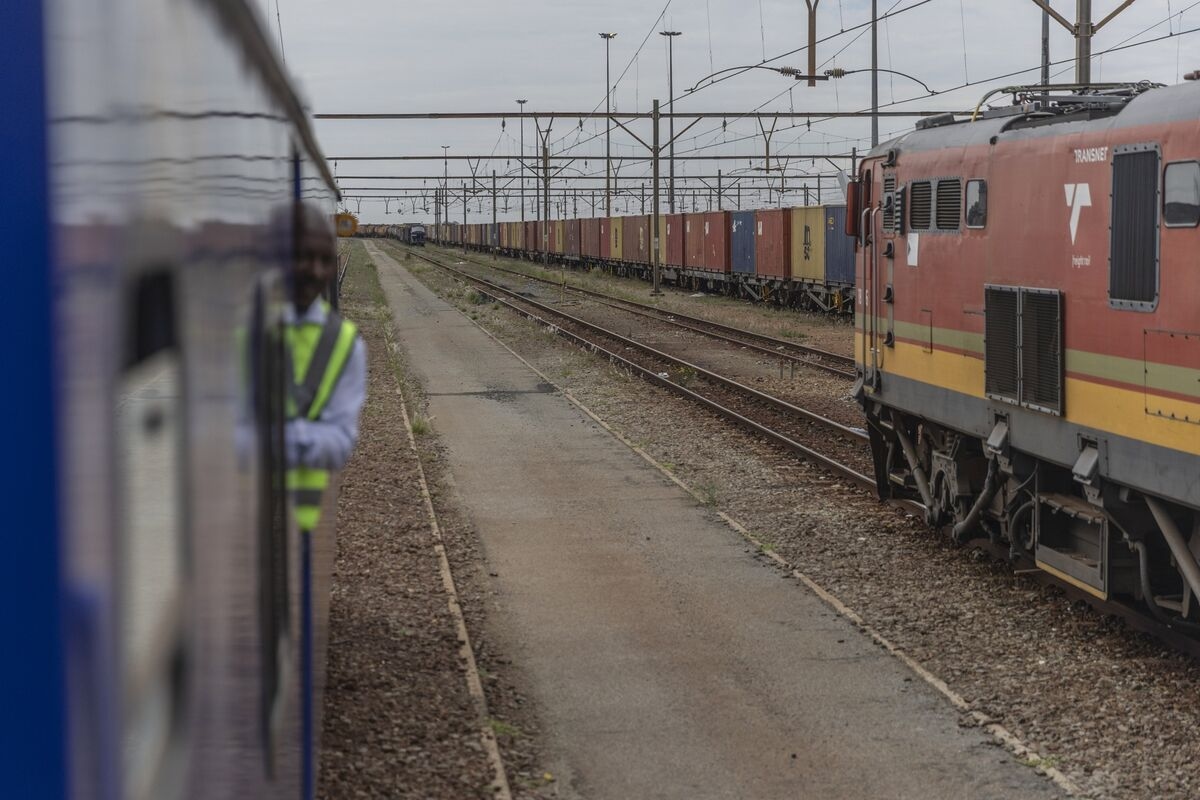 South Africa Approves $5.3 Billion Guarantees for Transnet Debt