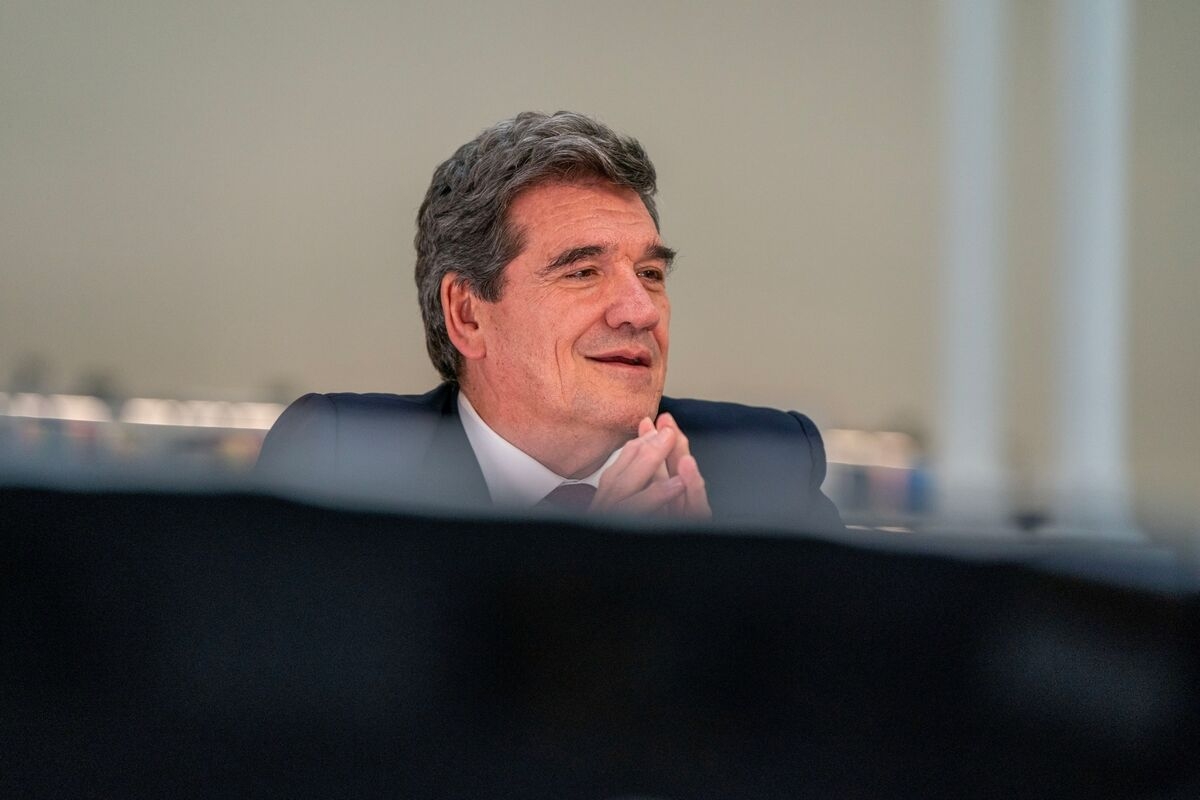 ECB's Central Rate Scenario May Need Fine-Tuning, Escriva Says