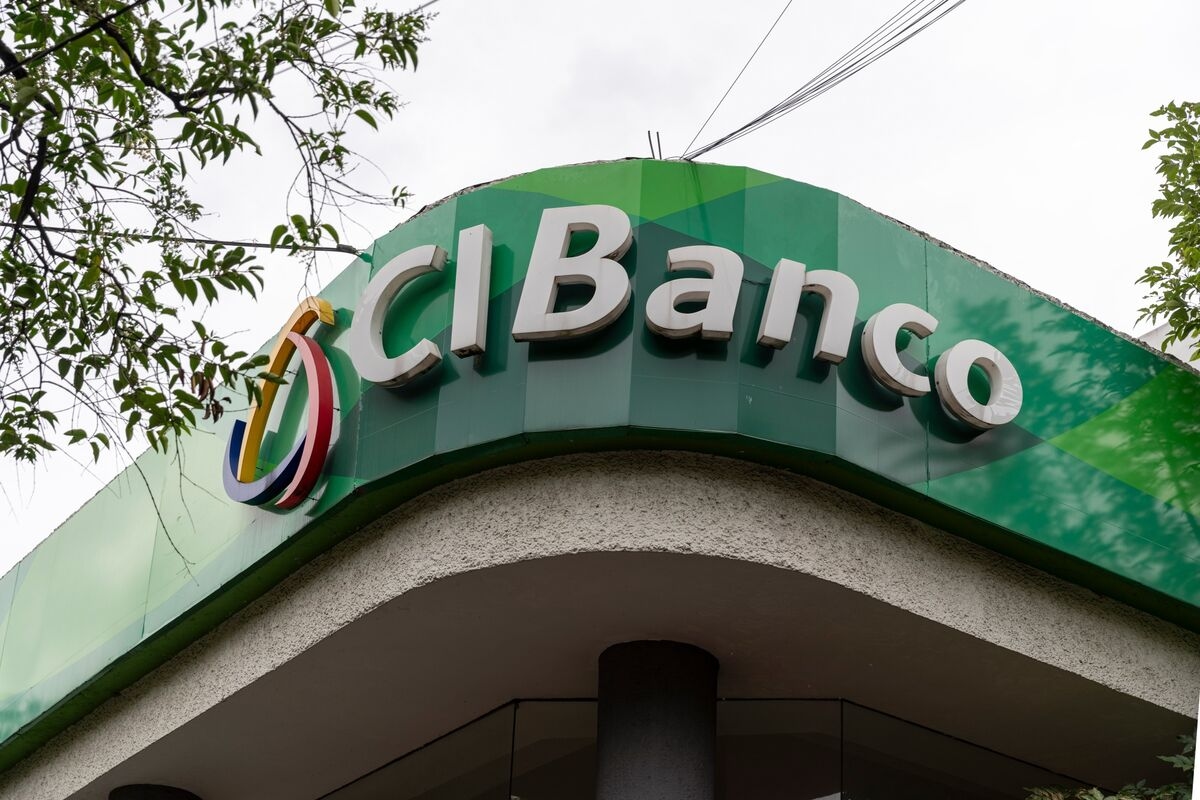 Mexican Banks Targeted by Trump Sold to Continue Operations