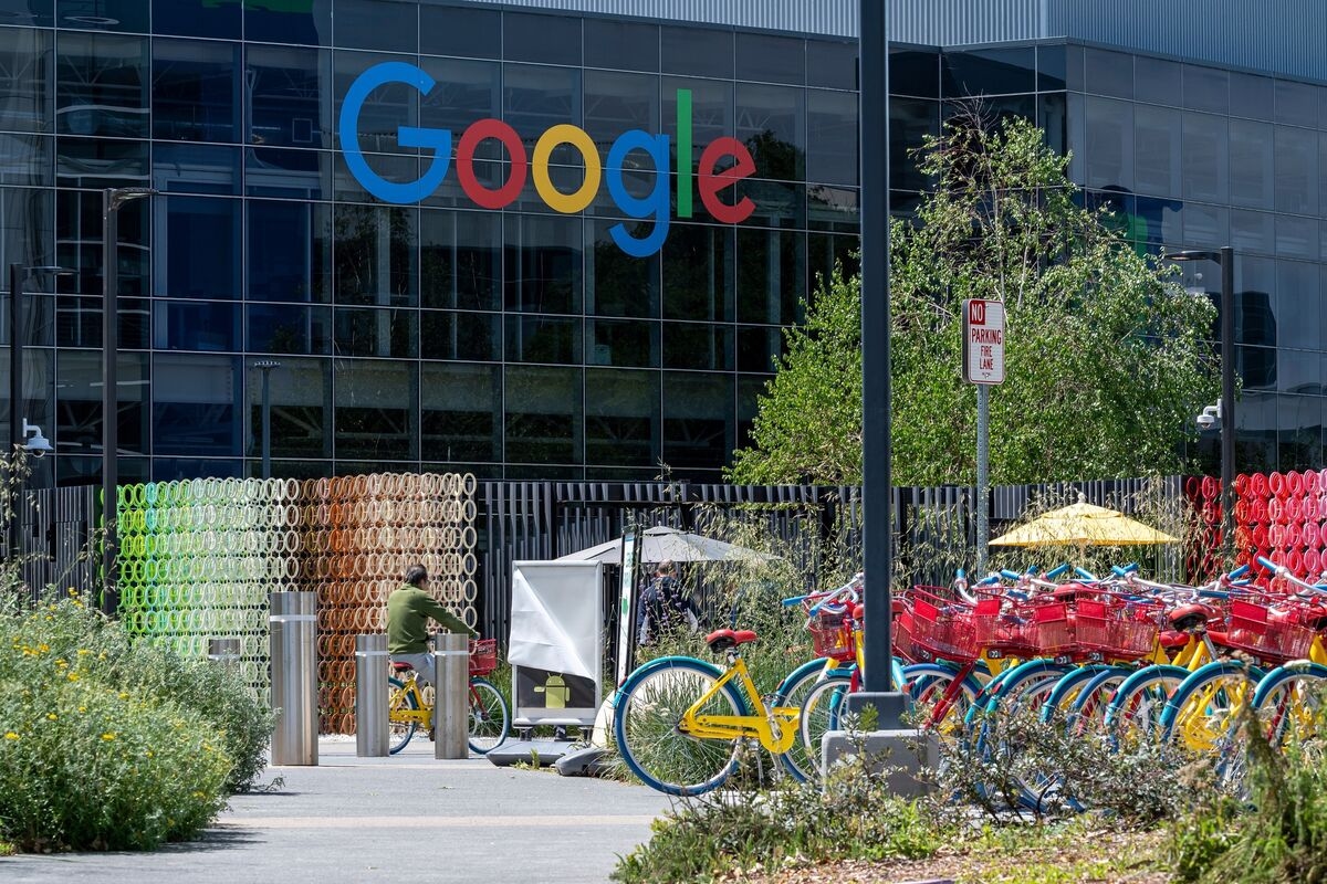 Google Faces UK Pressure Over AI Search Summary, Advertising