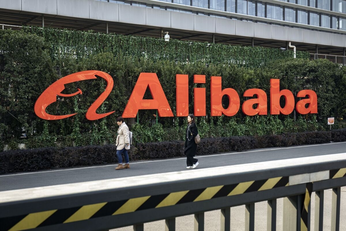 Alibaba Touts New AI Model Superior to DeepSeek's and Meta's
