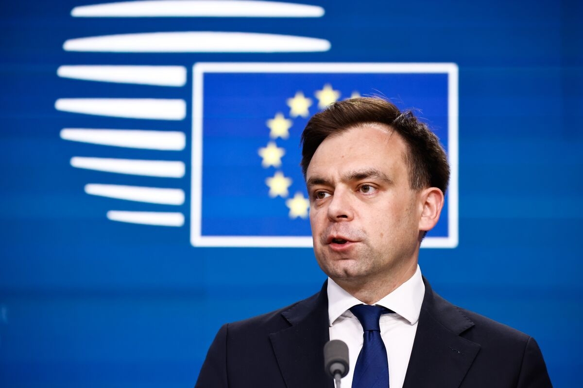 Poland's Domanski Sees EU Defense Fund Agreement This Month