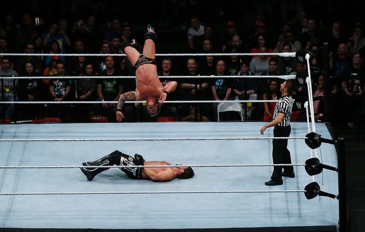 Is a Pro-Wrestling Mentality Steering the US Economy?