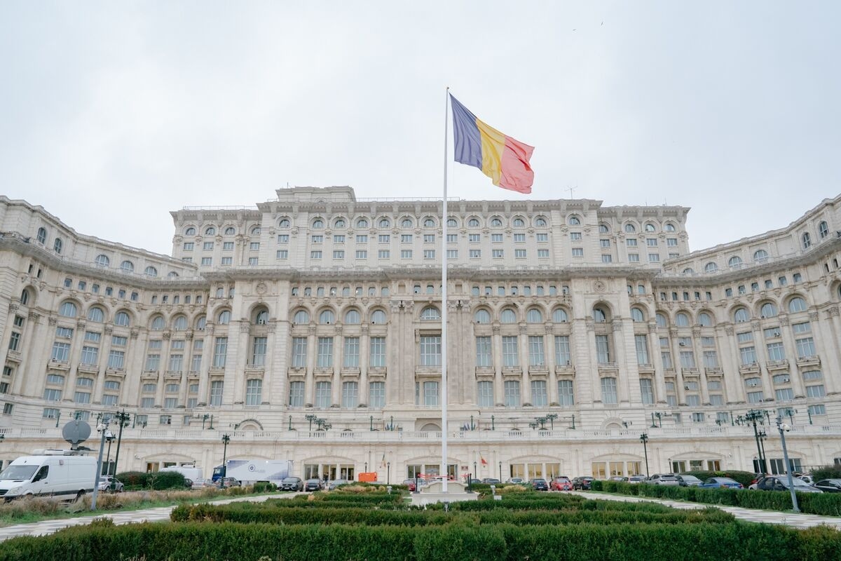Romania's Government Survives No-Confidence Vote Over Austerity