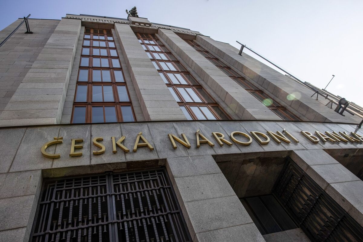 Czechs Set to Hold Rates With End of Easing Seen: Decision Guide