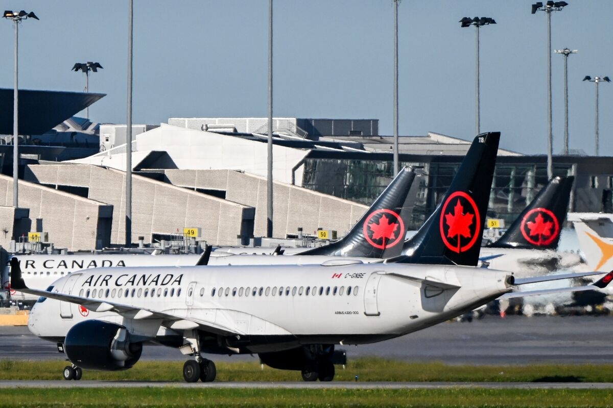 Air Canada Offers 32.5% Increase for Flight Attendants in Contract Talks