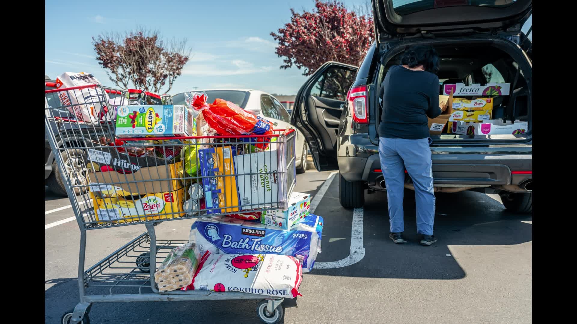 Costco Defies Tariff Volatility as Other Retailers Stumble