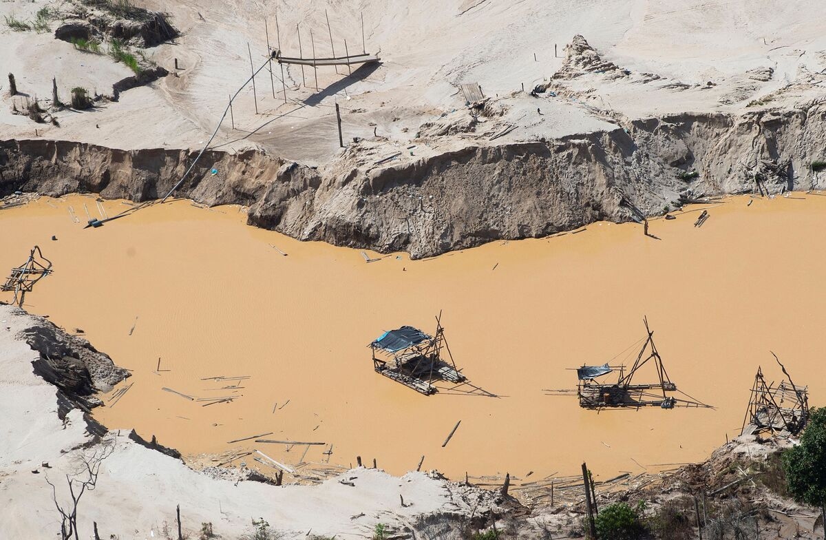 Peru Seizes Mercury Cargo in Battle Against Illegal Gold Mining