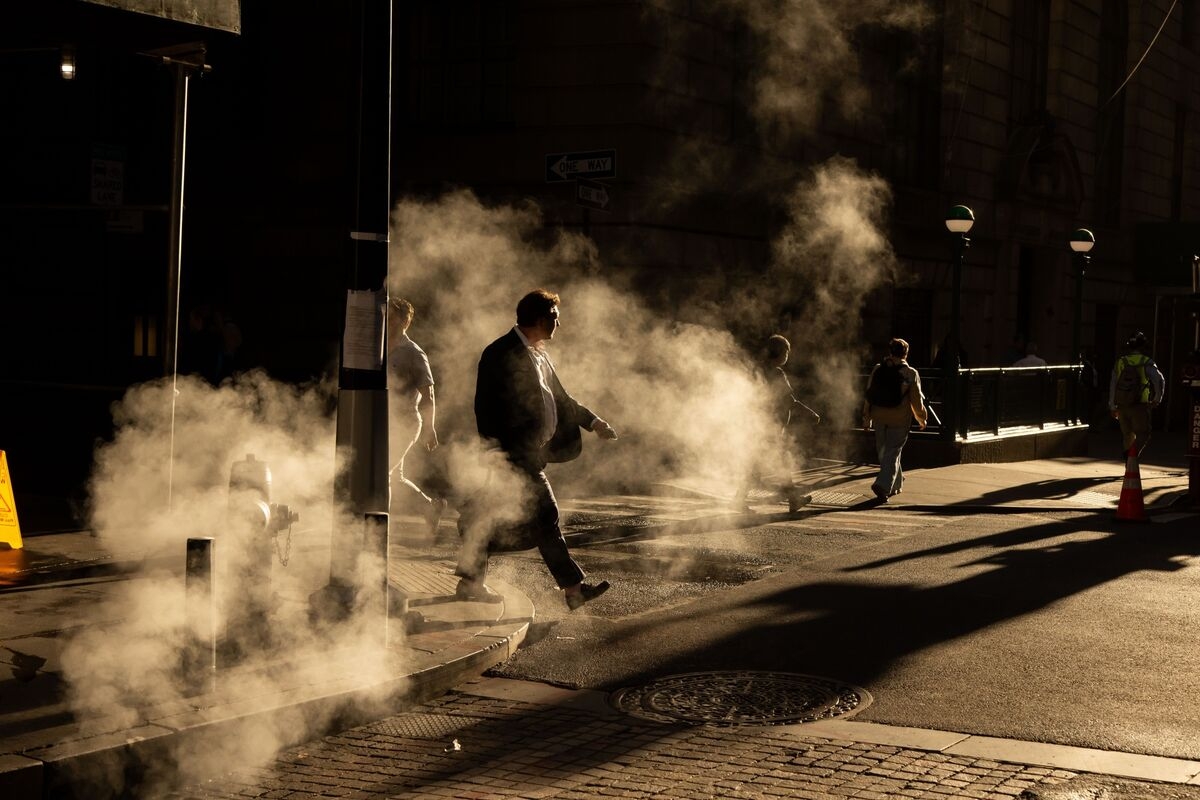 Wall Street Has a Hot Way to Sell Private Assets to the Masses