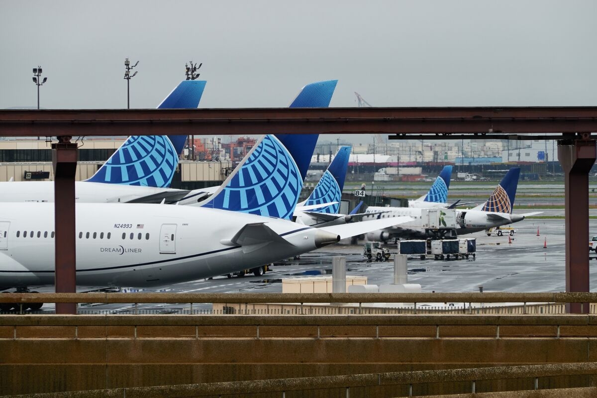 United Air Warns Flyers of Reduced Newark Service Through Summer
