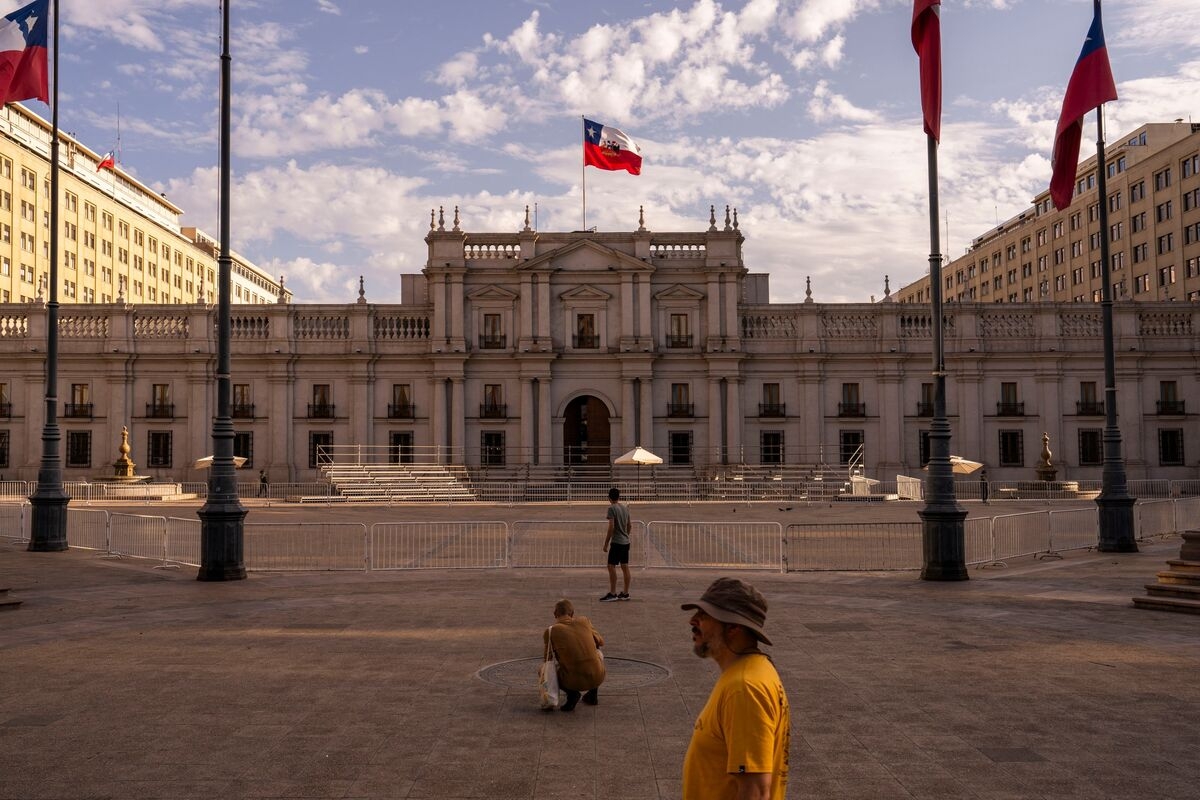 Chile's Hard-Right Presidential Hopeful Ties With Frontrunner