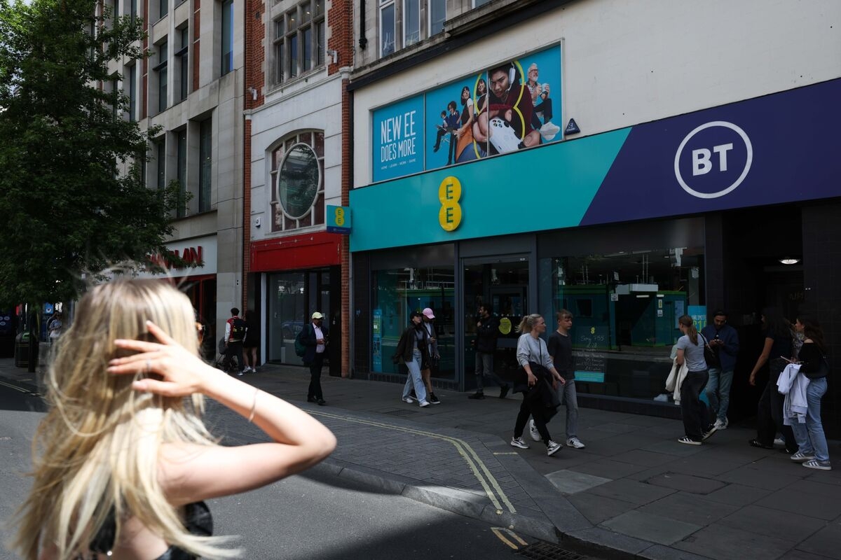 BT Sees Earnings Flat This Year as Competition in UK Rises