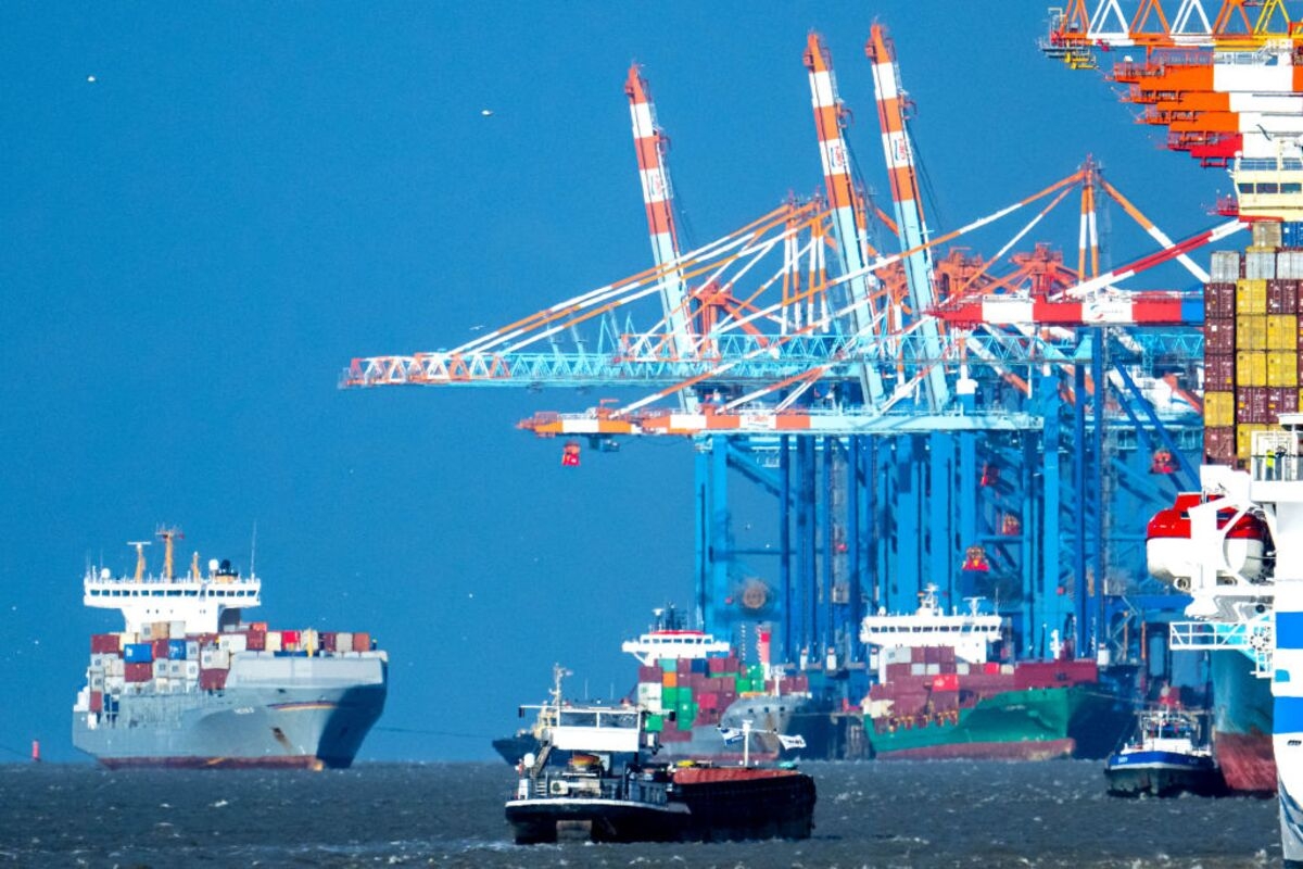 Europe's Shipping Bottlenecks Expected to Persist Into July