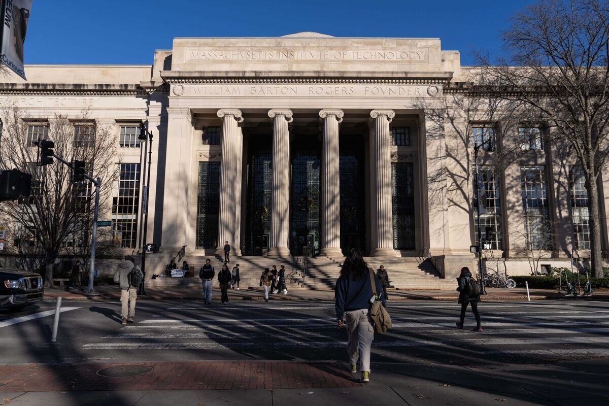 MIT Cuts Grad Student Slots by 8% as Trump Cuts Weigh on Budget