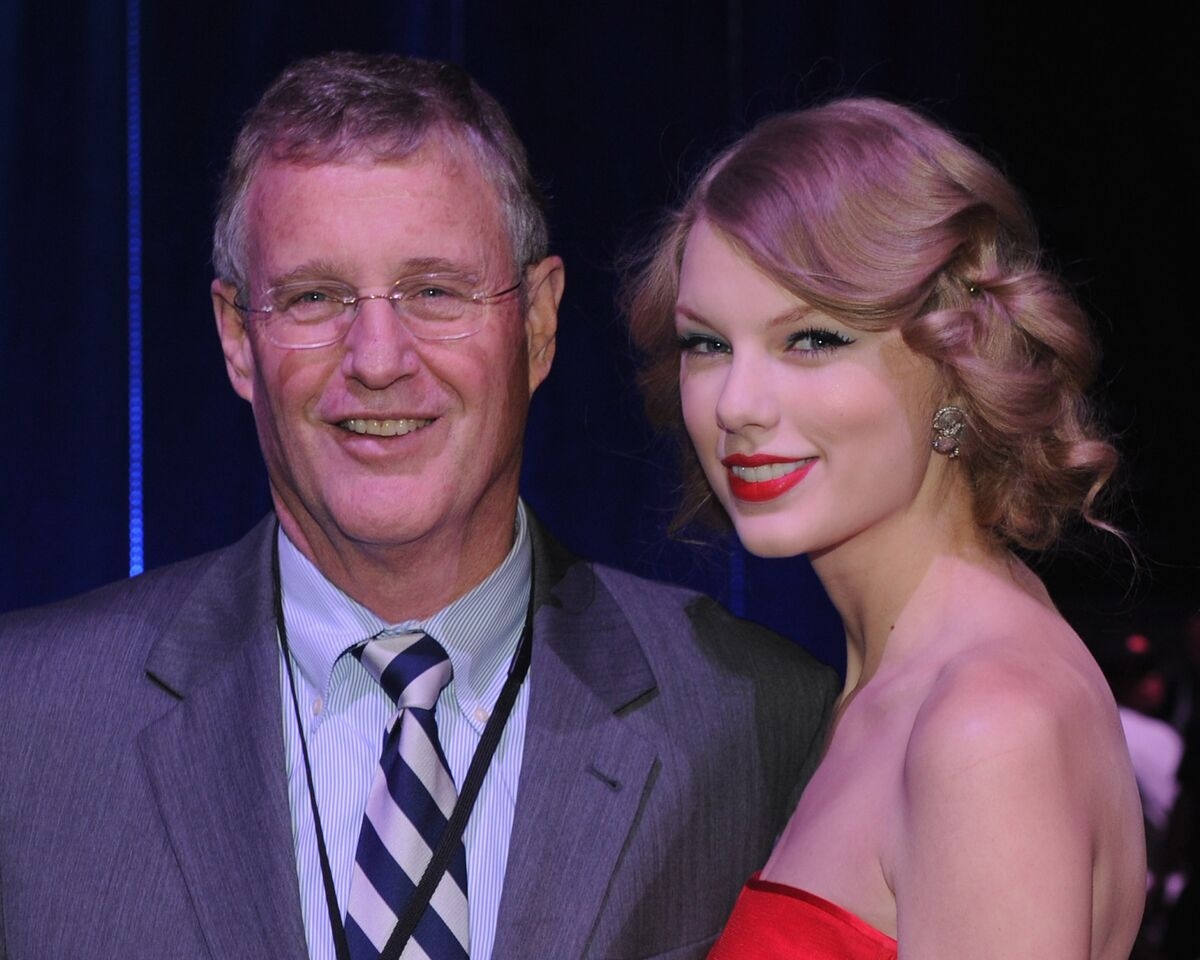 How Taylor Swift's Dad Discovered His Heart Condition