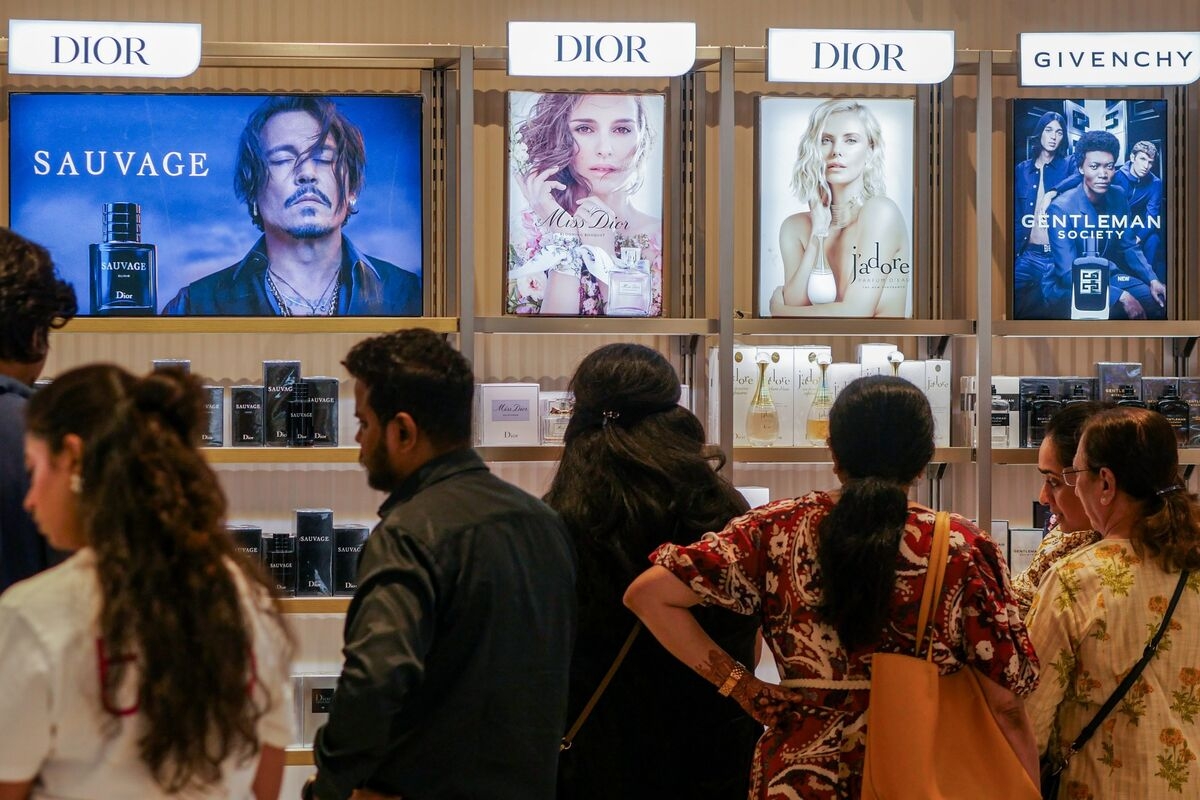 Unilever, Reliance See Signs of Consumer Demand Revival in India