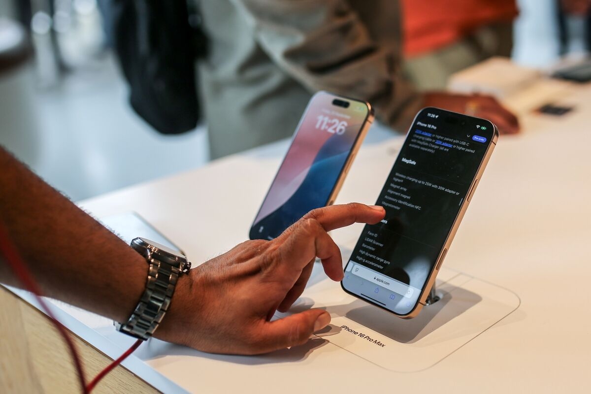 Why It's So Hard for Apple to Move Production From China to India