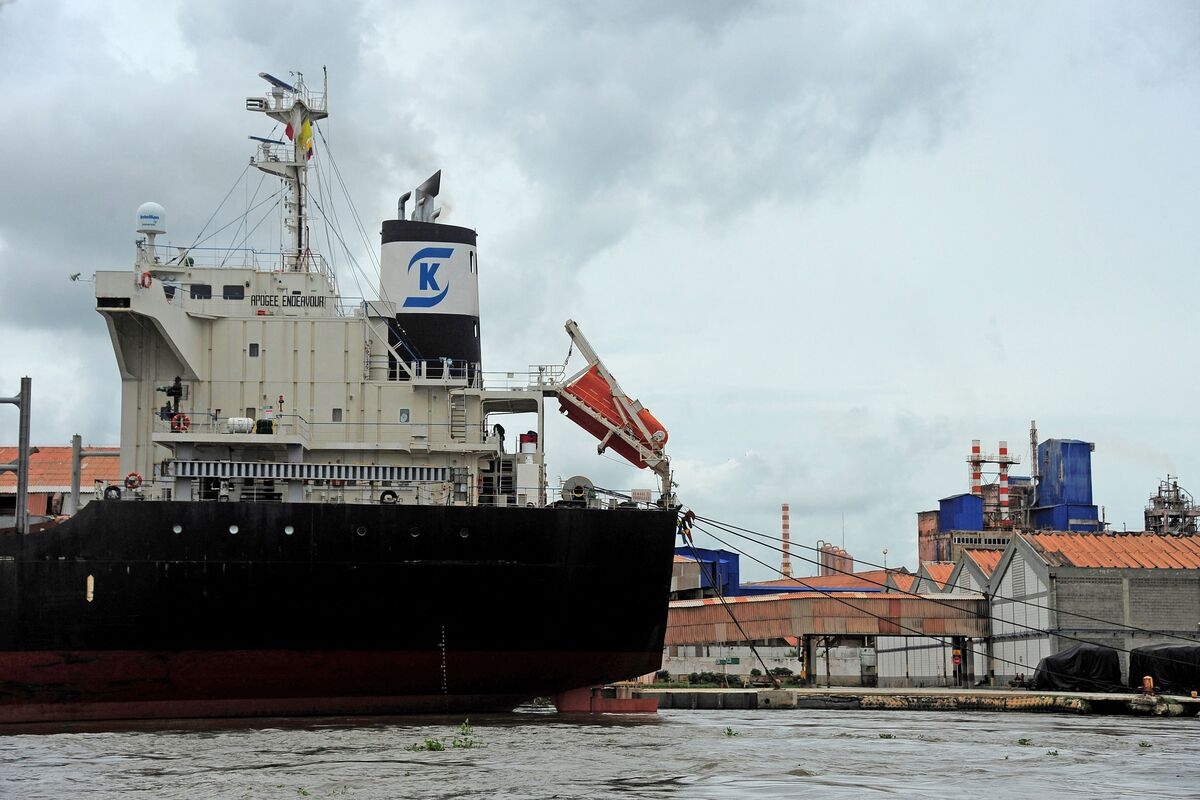 Trump Targets Fertilizer Plant to Tighten Screws on Maduro