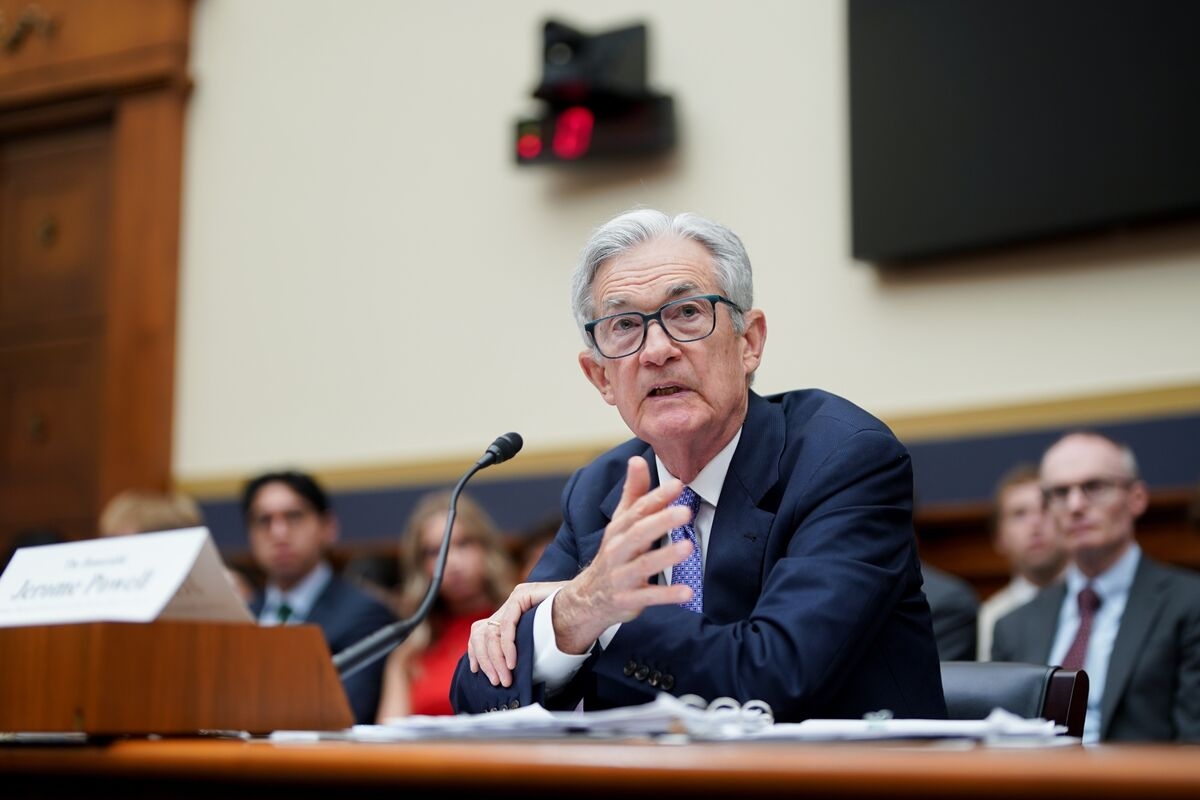 S&P 500 Is a Whisker Away From Record Ahead of Powell Remarks