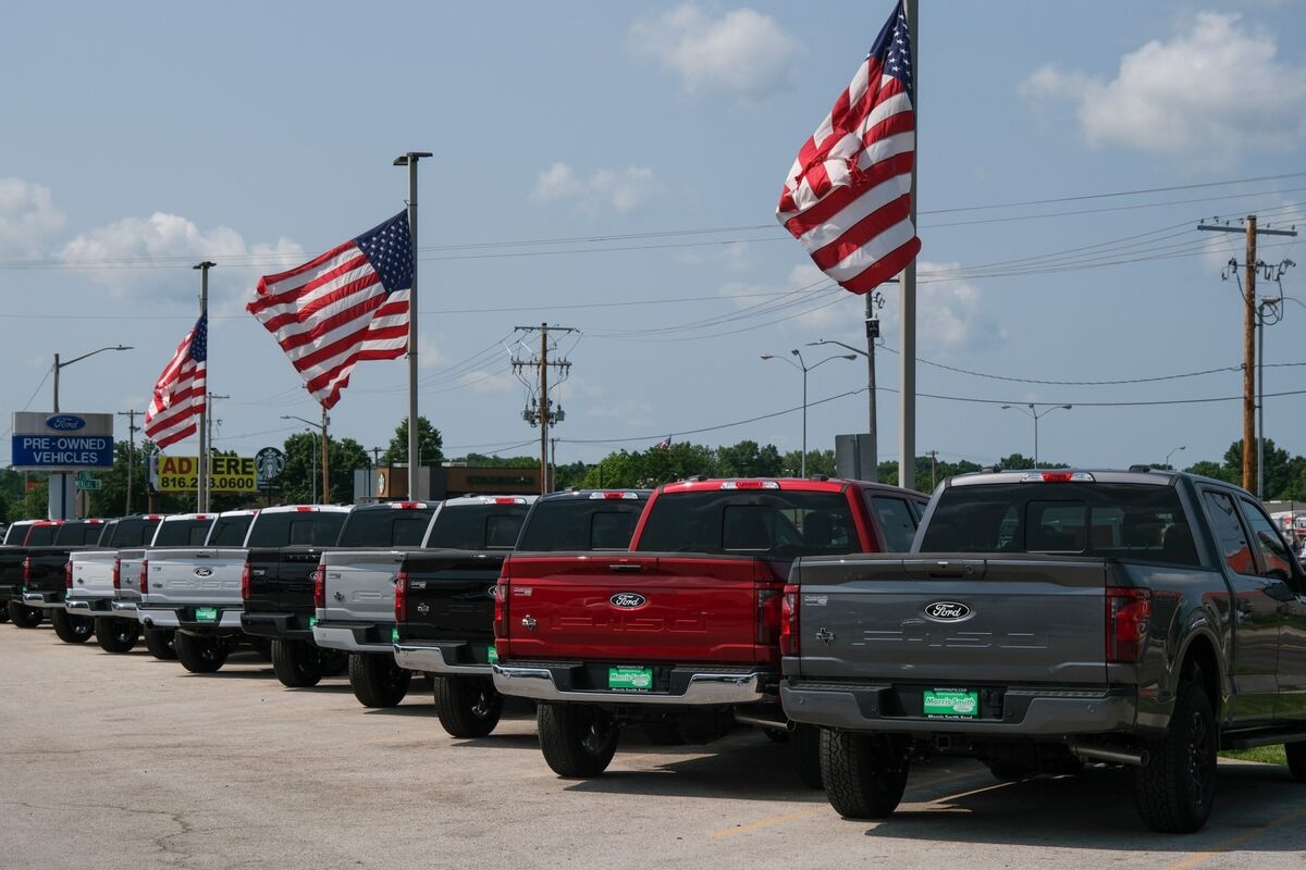 Carmakers Use Stealth Price Hikes to Cope With Trump's Tariffs
