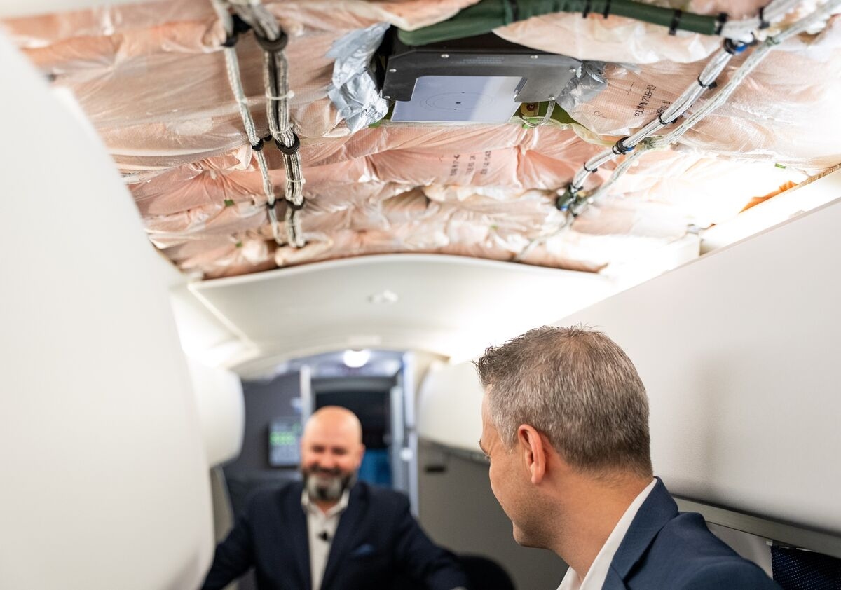Musk's Starlink Courts Luxury Airlines to Grow In-Flight Wi-Fi Business