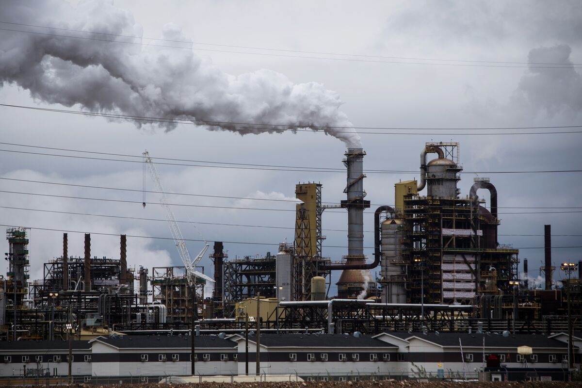 Canada's Oil Sands Emissions Intensity Falls for Sixth Year