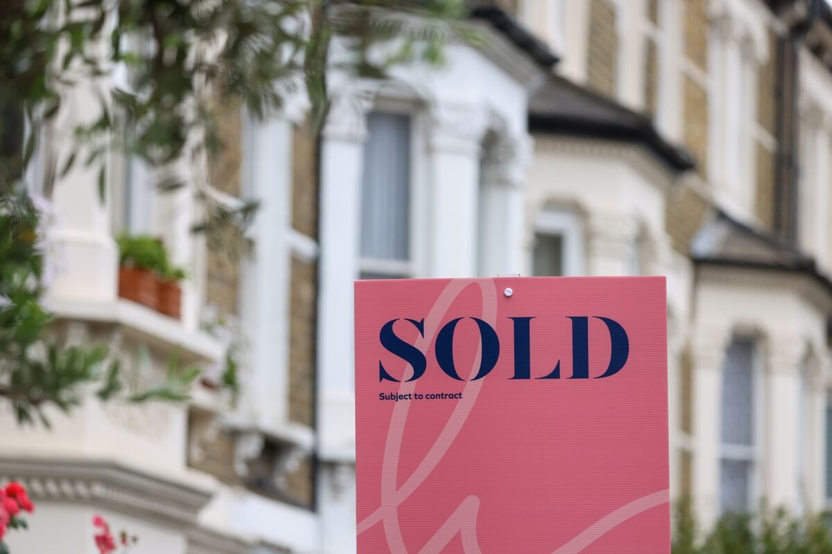 UK House Prices Post First Gain in Three Months, Halifax Says