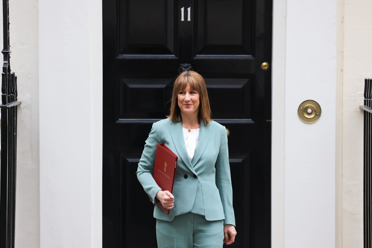 Labour Gambles on Growth Boost Outside London to Beat Farage