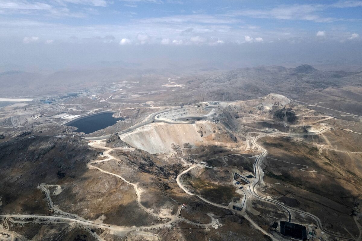 MMG Warns Peru Election Poses Risk to Las Bambas Copper Mine