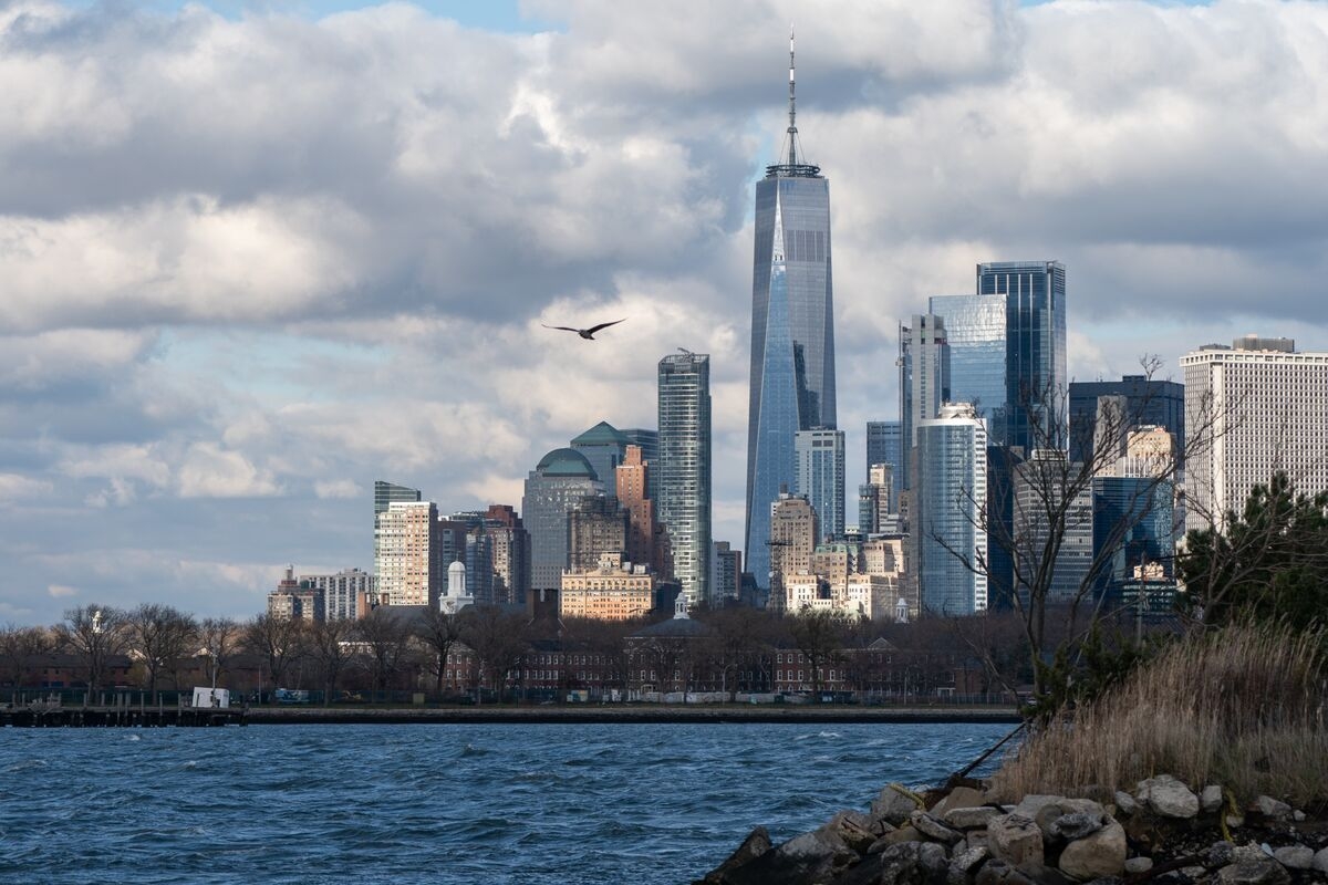 Clearlake Nears $5.5 Billion Private Debt for Dun & Bradstreet