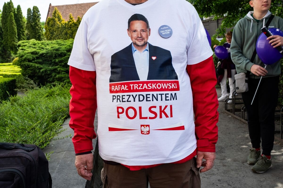 Tusk Ally Slides in Polls Before Polish Presidential Ballot