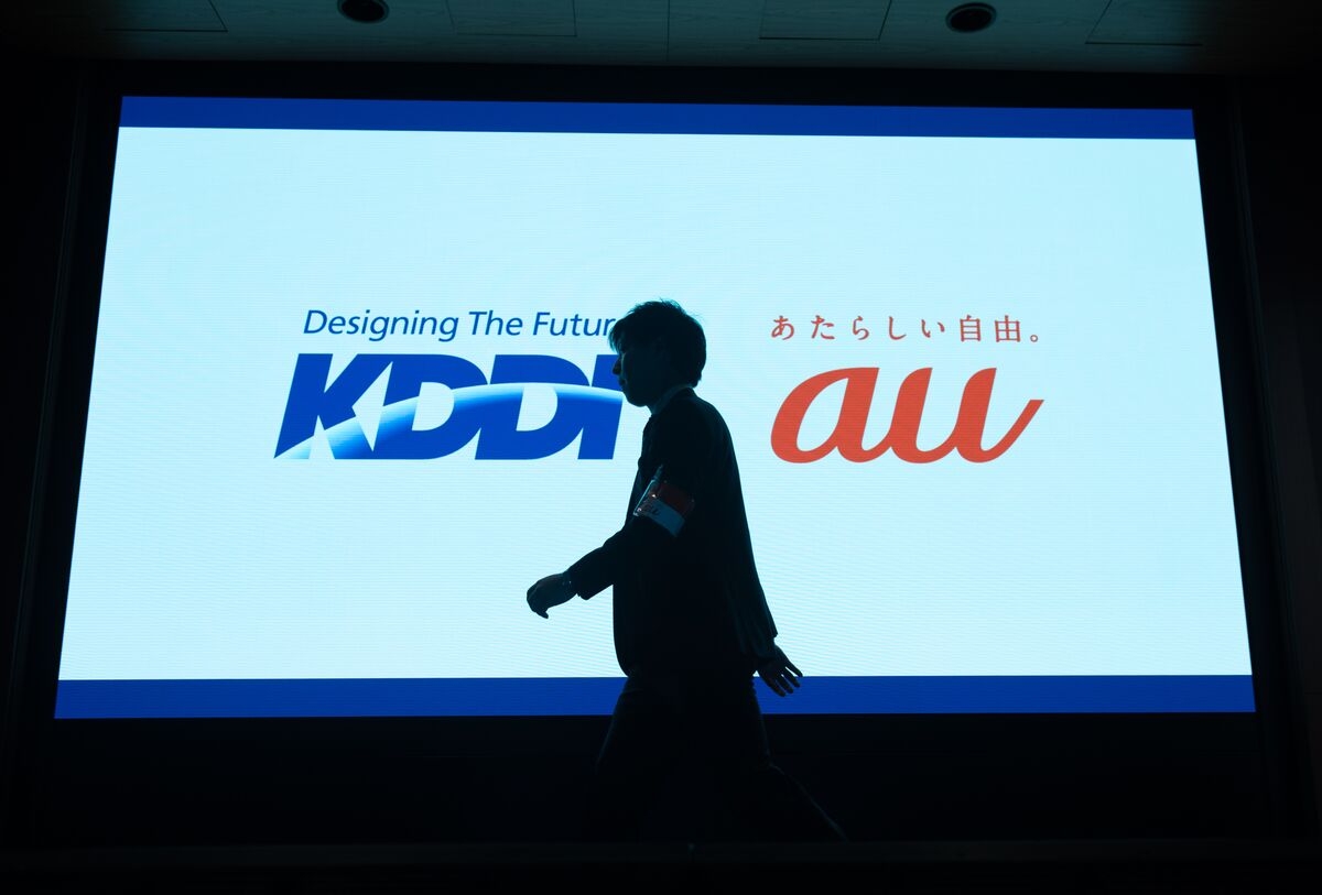 KDDI to Buy Back $2.7 Billion of Stock Including Kyocera's Stake