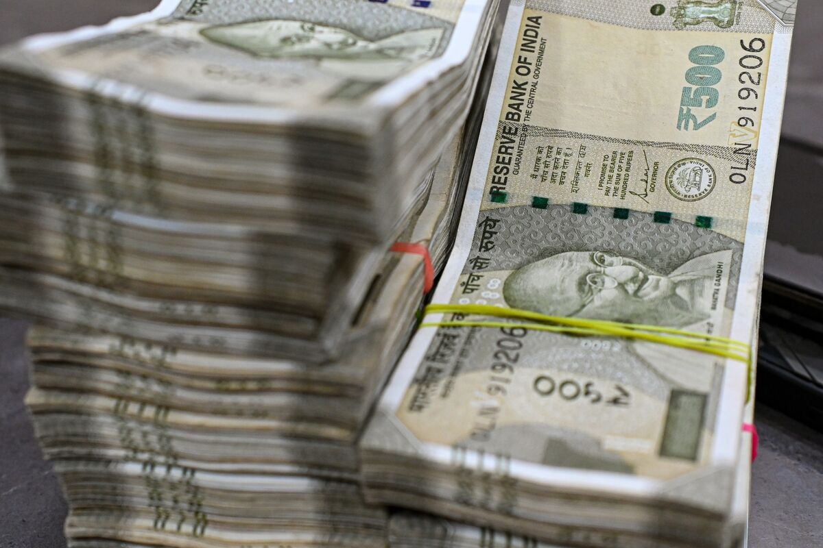 Indian Rupee Nears Record Low as Trump's Tariff Threatens Growth