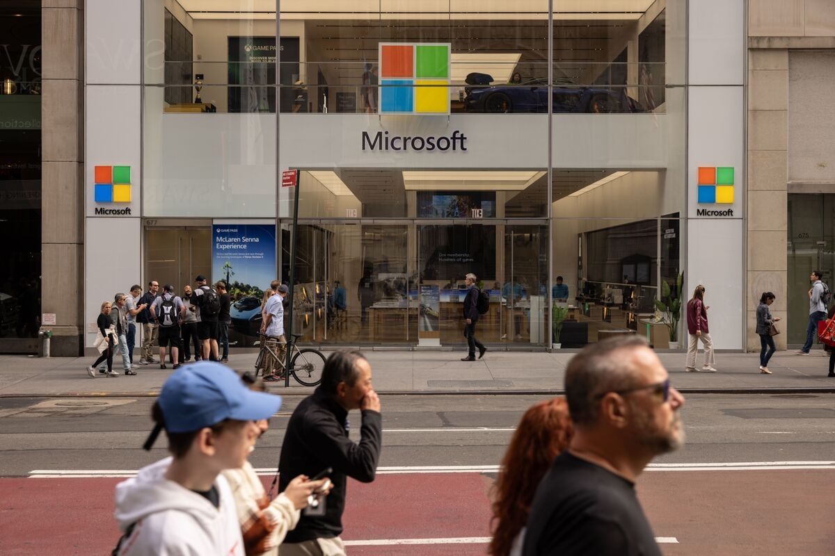 Microsoft Hits First Record Since July as AI Halo Takes Hold
