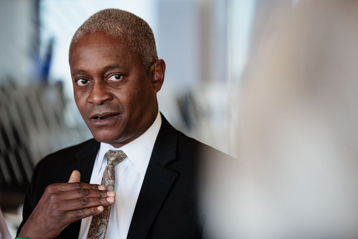 Fed's Bostic Urges Patience Amid Uncertainty, Resilient Economy