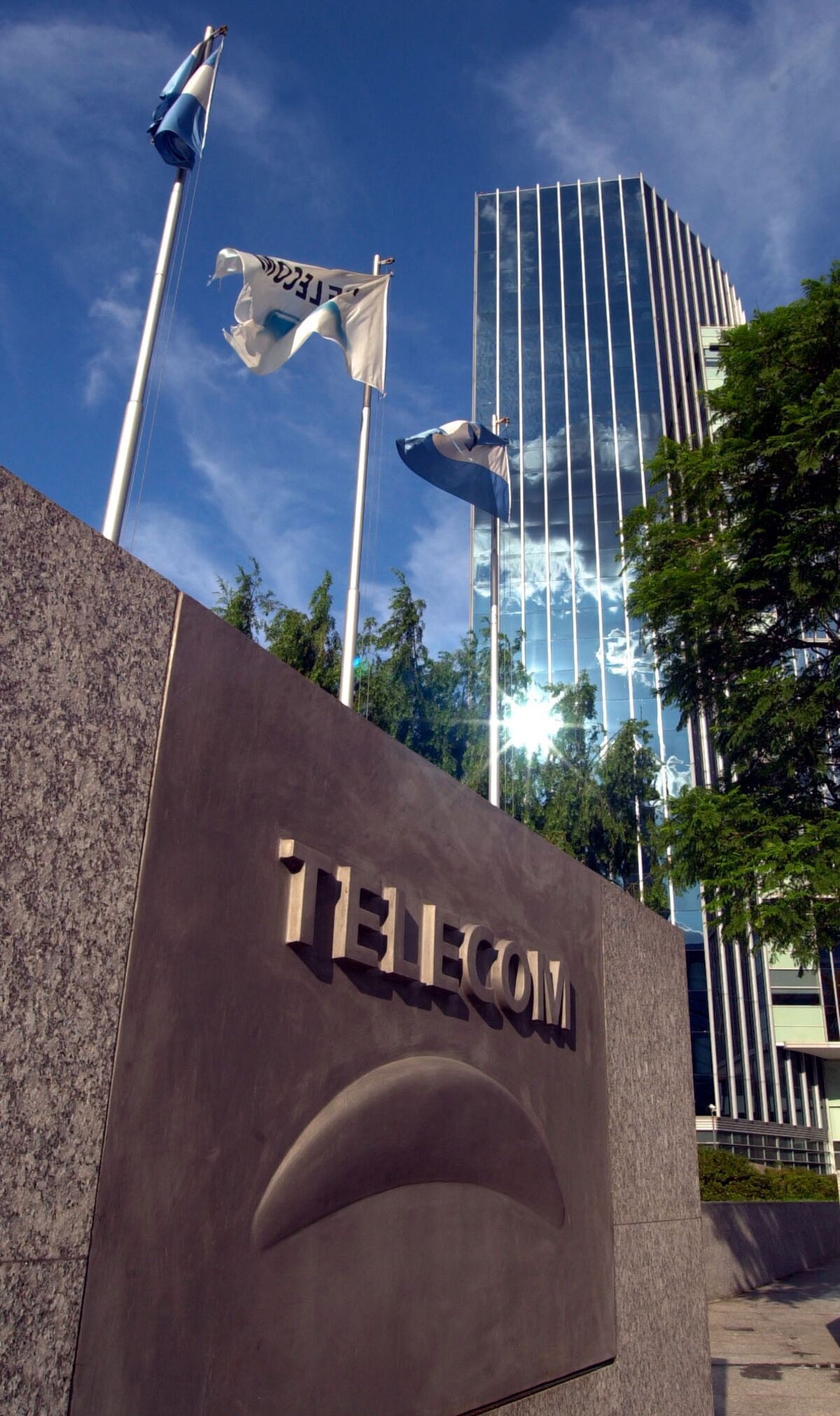 Telecom Argentina Debt Sale Defies Telefonica Deal Scrutiny