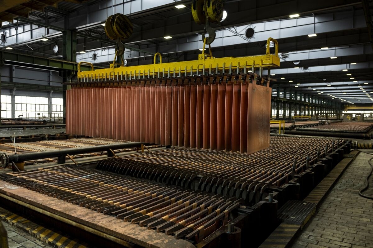 Traders Draw Down LME Copper Stocks as Chinese Market Tightens